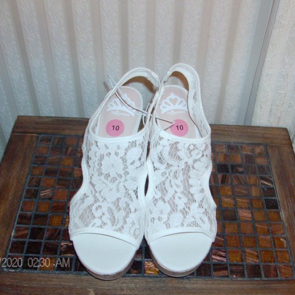 Fergie Shoes - fergilicious white  wedges- W S 3